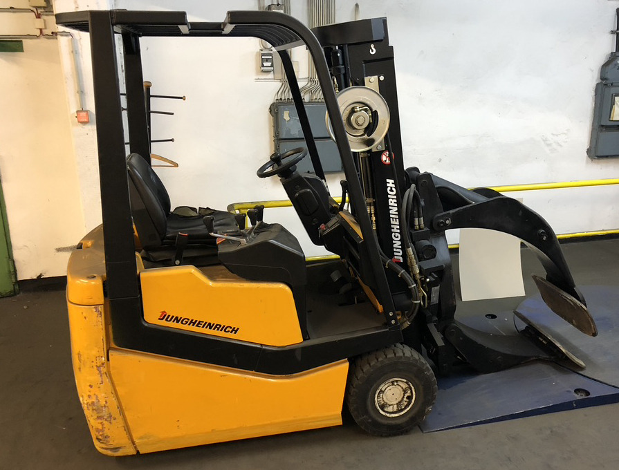 Three-wheel electric front loader Jungheinrich EFG DF 15 with duplex mast and Meyer roller clamp - Електронавантажувач: фото 1 Three-wheel electric front loader Jungheinrich EFG DF 15 with duplex mast and Meyer roller clamp - Електронавантажувач: фото 1