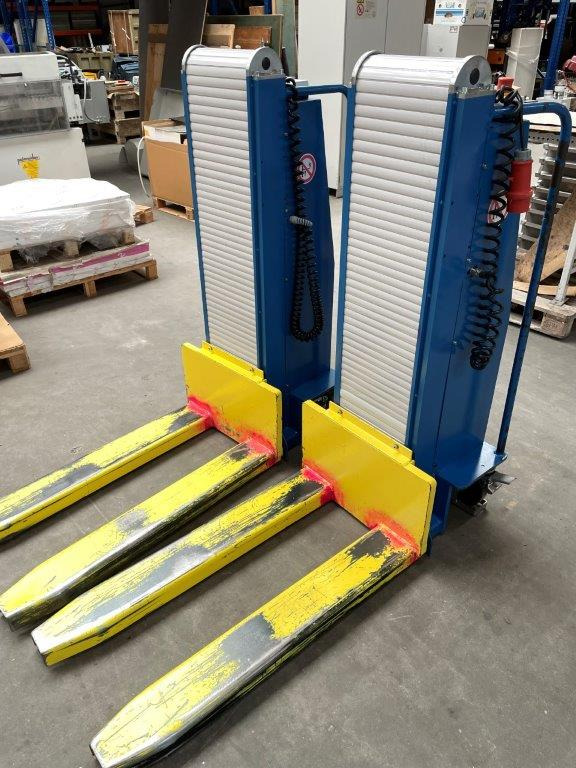 Two electric pallet lifters Butler 1200 - Візок: фото 1 Two electric pallet lifters Butler 1200 - Візок: фото 1