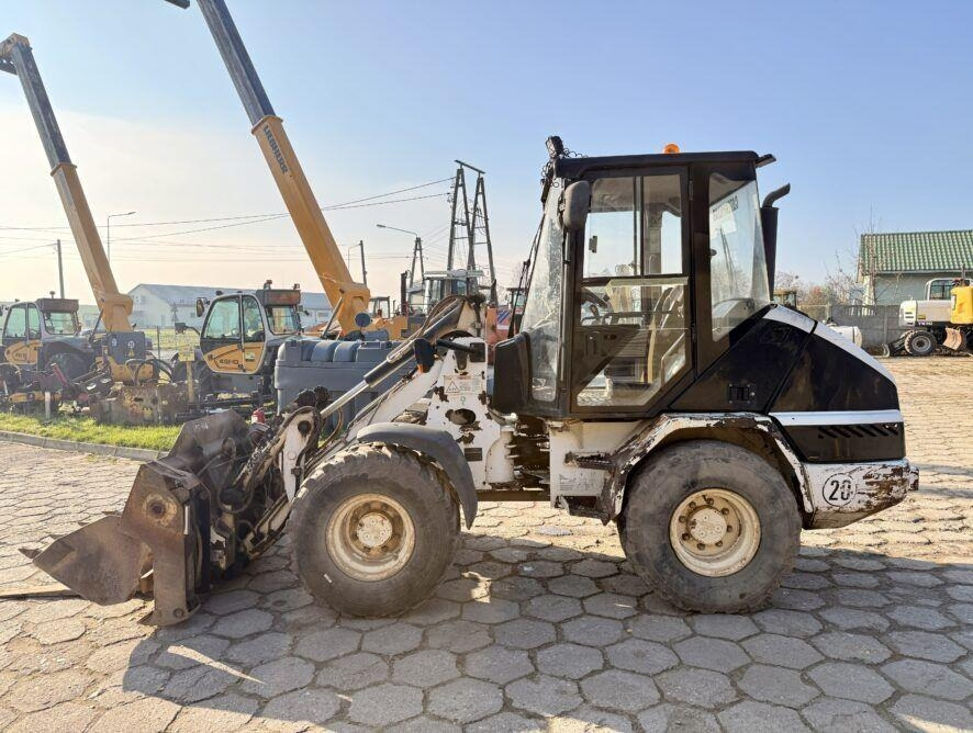 CAT 906 - Колісний навантажувач: фото 4 CAT 906 - Колісний навантажувач: фото 4