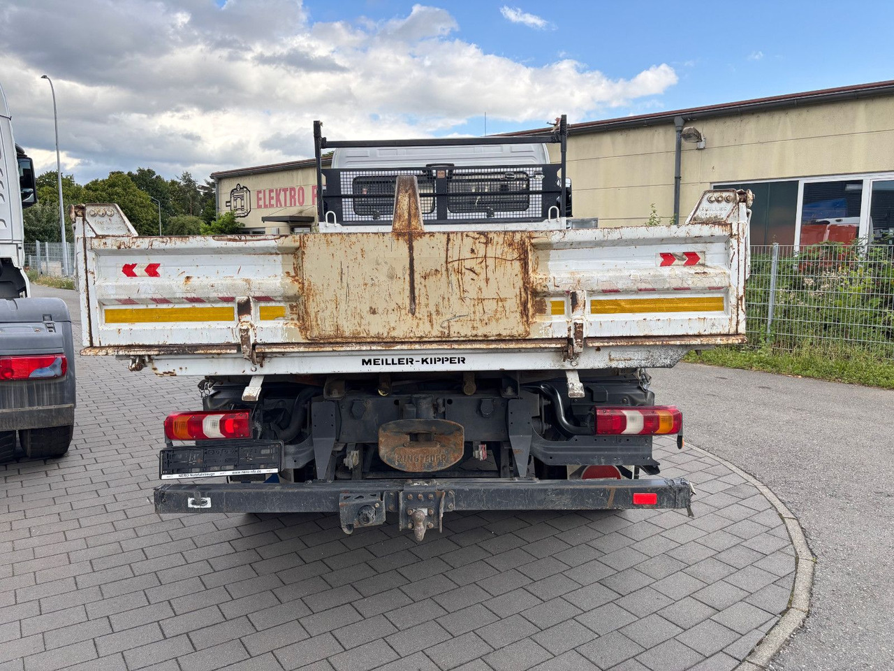 Mercedes-Benz 821 Meiller Kipper/Klima/Tempomat/Spur/Blatt - Самоскид вантажівка: фото 5 Mercedes-Benz 821 Meiller Kipper/Klima/Tempomat/Spur/Blatt - Самоскид вантажівка: фото 5