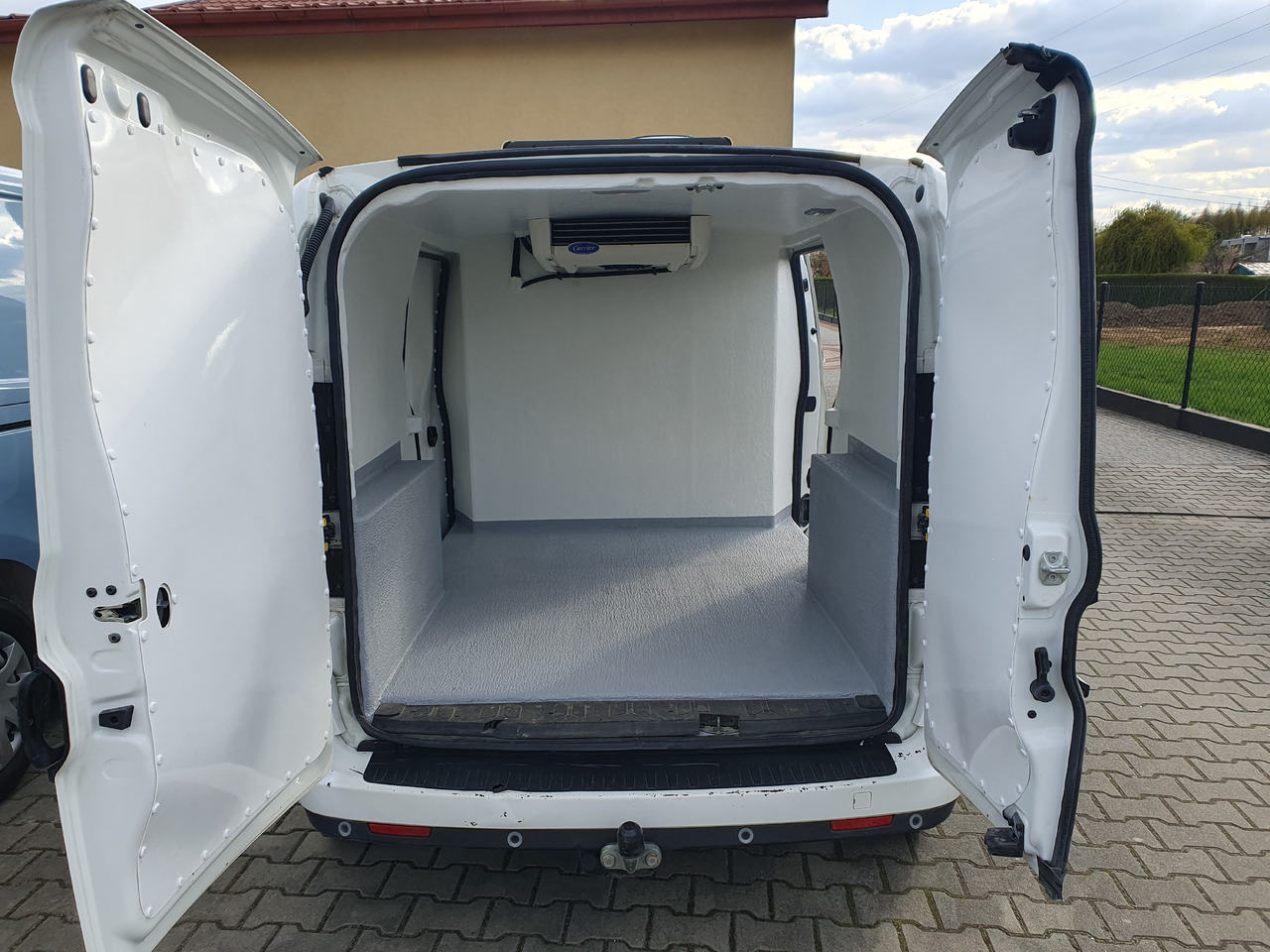 FIAT DOBLO CHLODNIA MROZNIA CARRIER KLIMA EURO6 - Фургон-рефрижератор: фото 2 FIAT DOBLO CHLODNIA MROZNIA CARRIER KLIMA EURO6 - Фургон-рефрижератор: фото 2