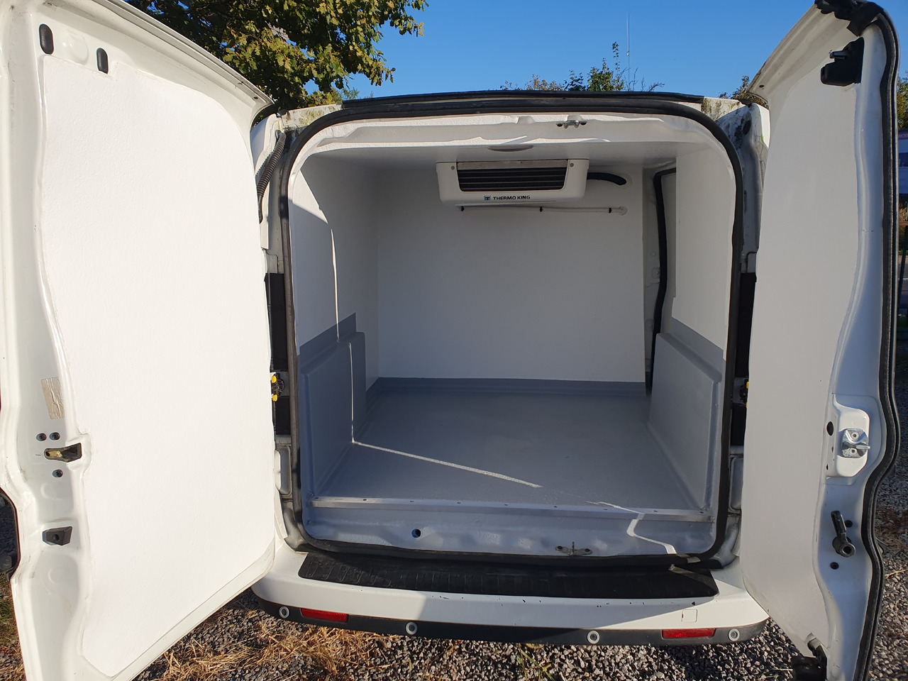 FIAT DOBLO CHLODNIA THERMOKING KLIMA EURO6 - Фургон-рефрижератор: фото 1 FIAT DOBLO CHLODNIA THERMOKING KLIMA EURO6 - Фургон-рефрижератор: фото 1
