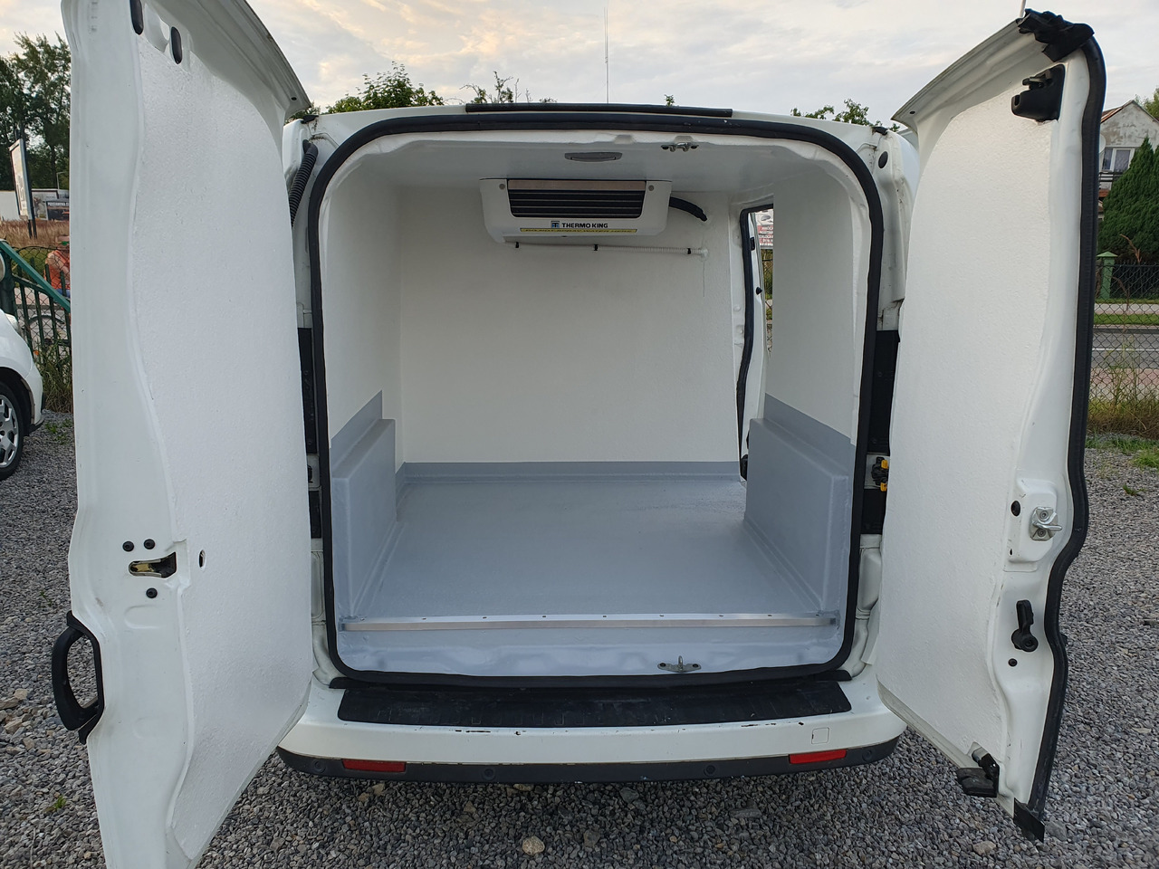 FIAT DOBLO CHLODNIA THERMOKING KLIMA EURO6 - Фургон-рефрижератор: фото 1 FIAT DOBLO CHLODNIA THERMOKING KLIMA EURO6 - Фургон-рефрижератор: фото 1