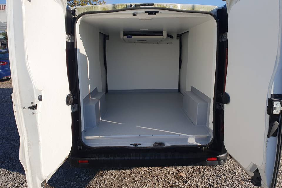 RENAULT TRAFIC CHLODNIA MROZNIA CARRIER+230V KLIMA EURO6 - Фургон-рефрижератор: фото 2 RENAULT TRAFIC CHLODNIA MROZNIA CARRIER+230V KLIMA EURO6 - Фургон-рефрижератор: фото 2