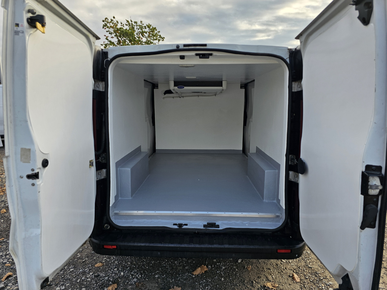 RENAULT TRAFIC MAXI LONG CHLODNIA MROZNIA CARRIER+230V KLIMA NAVI KAMERA EURO6 - Фургон-рефрижератор: фото 2 RENAULT TRAFIC MAXI LONG CHLODNIA MROZNIA CARRIER+230V KLIMA NAVI KAMERA EURO6 - Фургон-рефрижератор: фото 2