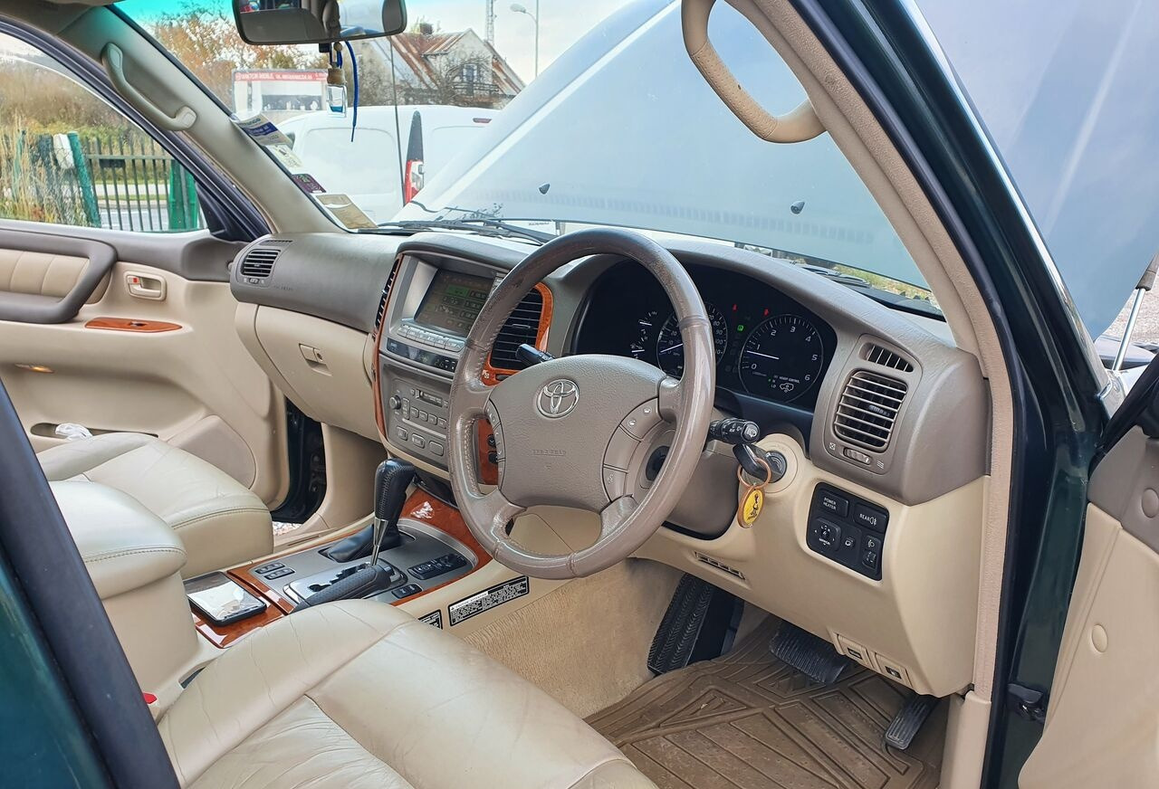Toyota LAND CRUISER 100 4,2 TD KLIMA 7 OSOB - Позашляховик: фото 2 Toyota LAND CRUISER 100 4,2 TD KLIMA 7 OSOB - Позашляховик: фото 2