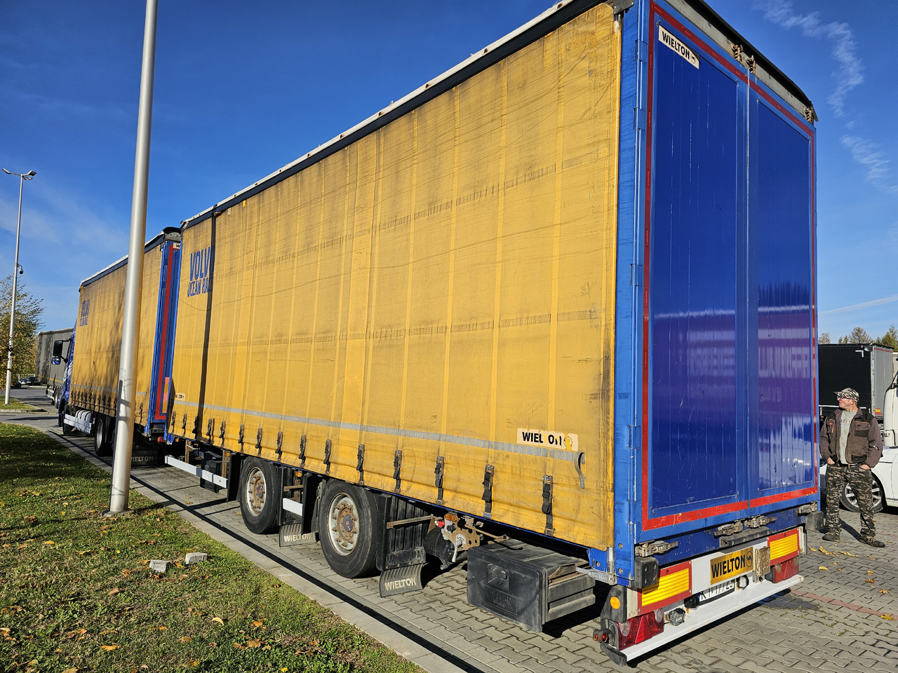 VOLVO FH460 ZESTAW TANDEM 120 M3 PRZEJAZDOWY + PRZYCZEPA FIRANKA SAF - Тентована вантажівка: фото 5 VOLVO FH460 ZESTAW TANDEM 120 M3 PRZEJAZDOWY + PRZYCZEPA FIRANKA SAF - Тентована вантажівка: фото 5