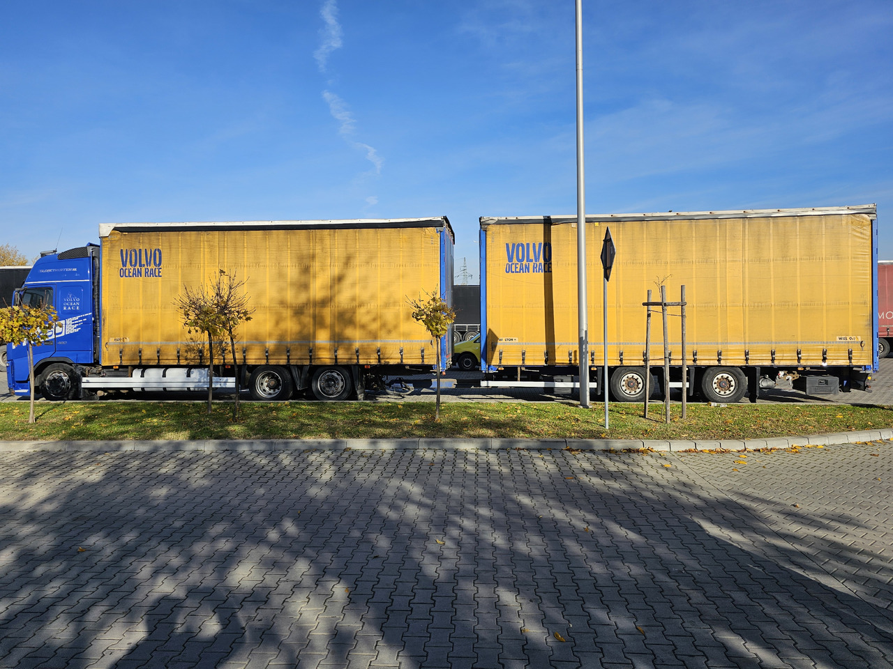 VOLVO FH460 ZESTAW TANDEM 120 M3 PRZEJAZDOWY + PRZYCZEPA FIRANKA SAF - Тентована вантажівка: фото 2 VOLVO FH460 ZESTAW TANDEM 120 M3 PRZEJAZDOWY + PRZYCZEPA FIRANKA SAF - Тентована вантажівка: фото 2