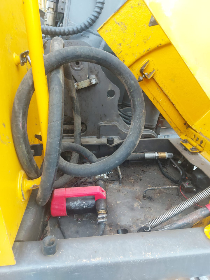 Гусеничний екскаватор Volvo EC 140 DL: фото 15