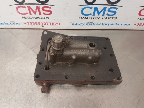 Case 4230 Hydraulic Valve And Cover Plate 10313a3, 110317a1 - Гідравлічний клапан в категорії Трактори: фото 1 Case 4230 Hydraulic Valve And Cover Plate 10313a3, 110317a1 - Гідравлічний клапан в категорії Трактори: фото 1