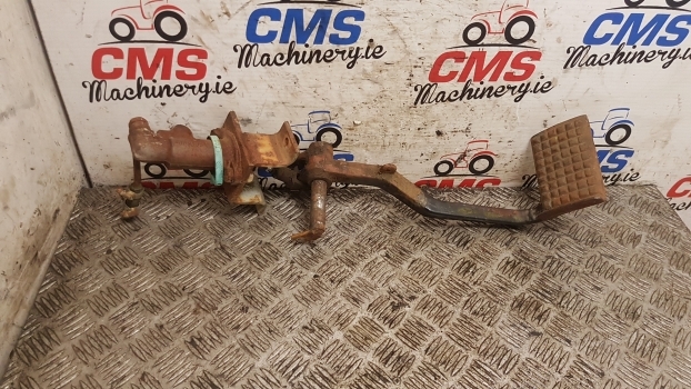 Case International 856 Xl Clutch Pedal Slave Cylinder 3234618r1, 1500215c92 - Циліндр зчеплення в категорії Трактори: фото 3 Case International 856 Xl Clutch Pedal Slave Cylinder 3234618r1, 1500215c92 - Циліндр зчеплення в категорії Трактори: фото 3