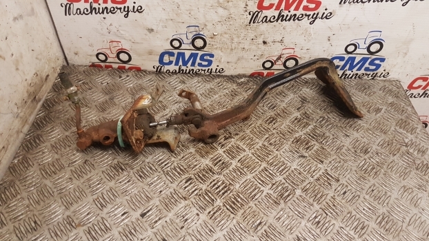 Case International 856 Xl Clutch Pedal Slave Cylinder 3234618r1, 1500215c92 - Циліндр зчеплення в категорії Трактори: фото 1 Case International 856 Xl Clutch Pedal Slave Cylinder 3234618r1, 1500215c92 - Циліндр зчеплення в категорії Трактори: фото 1