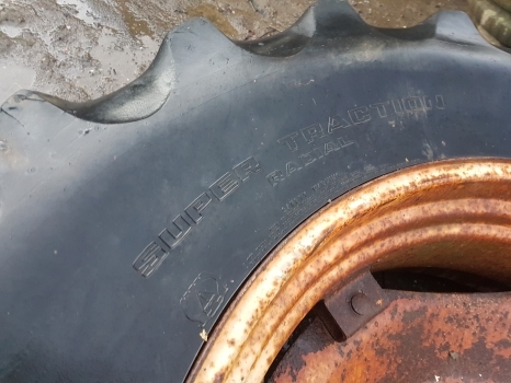 Case International Rear Wheel Complete 18.4r38 - Колесо в категорії Трактори: фото 3 Case International Rear Wheel Complete 18.4r38 - Колесо в категорії Трактори: фото 3