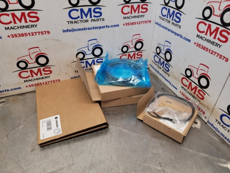 Claas Arion 500, 600 A34, A35, A36, A37 Front Axle Hub Replacement Kit 45180 - Передня вісь: фото 1 Claas Arion 500, 600 A34, A35, A36, A37 Front Axle Hub Replacement Kit 45180 - Передня вісь: фото 1