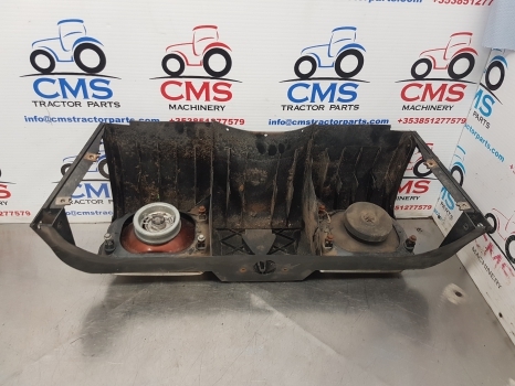 Deutz Agrotron 135, Agroton 100, 4.xx, 6.xx Engine Front Grille Assy 04411114 - Решітка радіатора: фото 4 Deutz Agrotron 135, Agroton 100, 4.xx, 6.xx Engine Front Grille Assy 04411114 - Решітка радіатора: фото 4
