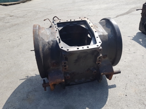 Fendt 818 Rear Axle Centre Housing Cross Shaft Arm 718150050023, F718150050021 - Задня вісь: фото 1 Fendt 818 Rear Axle Centre Housing Cross Shaft Arm 718150050023, F718150050021 - Задня вісь: фото 1