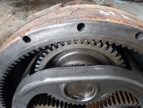 Fendt 818 Rear Half Axle Complete 718150151113, 718150151043, 737150150051 - Задня вісь: фото 4 Fendt 818 Rear Half Axle Complete 718150151113, 718150151043, 737150150051 - Задня вісь: фото 4