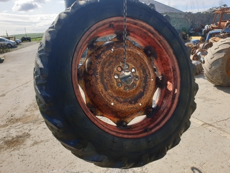 Ford 13.6 R38 Wheel - Колесо в категорії Трактори: фото 4 Ford 13.6 R38 Wheel - Колесо в категорії Трактори: фото 4