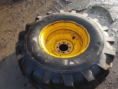 Ford 4550 Rear Wheel Rim And Tyre 18.4-26, 1 Inch Grip, 6 Inches Centre Hole - Колесо в категорії Трактори: фото 5 Ford 4550 Rear Wheel Rim And Tyre 18.4-26, 1 Inch Grip, 6 Inches Centre Hole - Колесо в категорії Трактори: фото 5