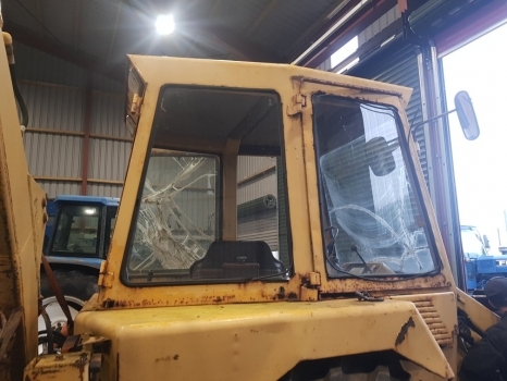 Ford 550 Cab Complete - Кабіна в категорії Екскаватори-навантажувачі: фото 1 Ford 550 Cab Complete - Кабіна в категорії Екскаватори-навантажувачі: фото 1