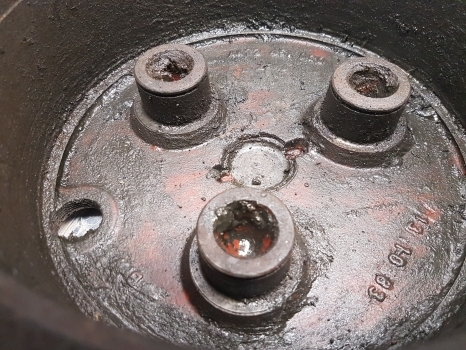 Ford Front Axle Hub Plate Hat 4472451020 - Маточина в категорії Трактори: фото 2 Ford Front Axle Hub Plate Hat 4472451020 - Маточина в категорії Трактори: фото 2