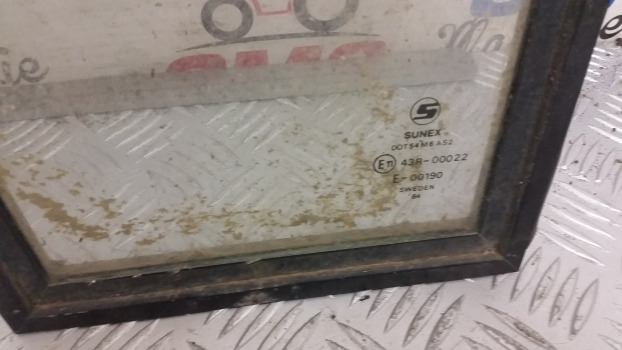 Ford New Holland Cab Low Panel Glass With Frame Lh 83931986 E2nn94000r69aa - Скло та запчастини: фото 2 Ford New Holland Cab Low Panel Glass With Frame Lh 83931986 E2nn94000r69aa - Скло та запчастини: фото 2