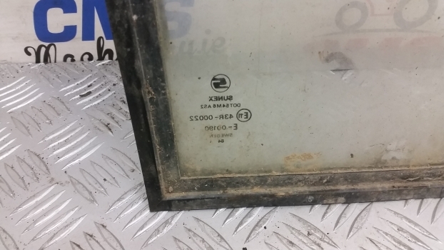 Ford New Holland Cab Low Panel Glass With Frame Rh 83931985 E2nn94000r68aa - Скло та запчастини в категорії Трактори: фото 2 Ford New Holland Cab Low Panel Glass With Frame Rh 83931985 E2nn94000r68aa - Скло та запчастини в категорії Трактори: фото 2