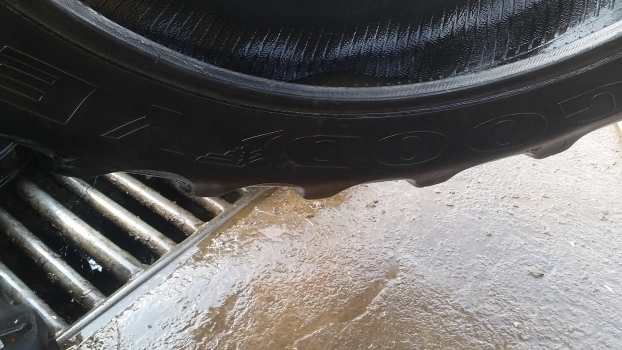 Ford Rear Tyre 16.9-38. Please Check By The Photos. - Шина в категорії Трактори: фото 4 Ford Rear Tyre 16.9-38. Please Check By The Photos. - Шина в категорії Трактори: фото 4