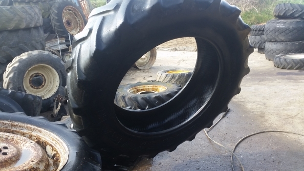 Ford Rear Tyre 16.9-38. Please Check By The Photos. - Шина в категорії Трактори: фото 1 Ford Rear Tyre 16.9-38. Please Check By The Photos. - Шина в категорії Трактори: фото 1
