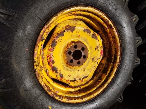 Ford Rear Wheel And Tyre 16.9/14-30 - Колесо в категорії Трактори: фото 3 Ford Rear Wheel And Tyre 16.9/14-30 - Колесо в категорії Трактори: фото 3