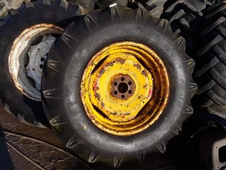Ford Rear Wheel And Tyre 16.9/14-30 - Колесо в категорії Трактори: фото 1 Ford Rear Wheel And Tyre 16.9/14-30 - Колесо в категорії Трактори: фото 1