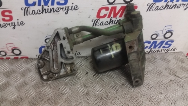 Масляної фільтр в категорії Трактори John Deere 6110 Oil Filter Head And Adapter Fitting Re503727, Re519885, R501436: фото 1
