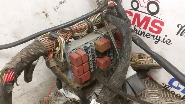 Landini Mythos Tdi 115 Cab Fuse Box Wiring Loom Set - Кабелі/ Дроти в категорії Трактори: фото 3 Landini Mythos Tdi 115 Cab Fuse Box Wiring Loom Set - Кабелі/ Дроти в категорії Трактори: фото 3
