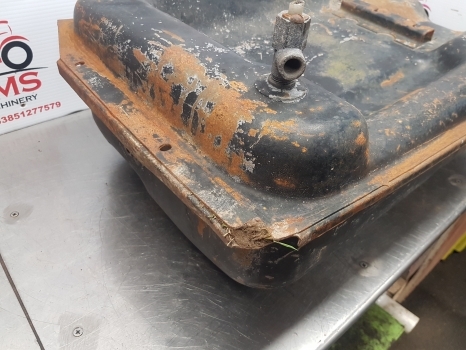 Massey Ferguson 135, 100series Fuel Tank Original , Check Measurement 1861644m91 - Паливний бак в категорії Трактори: фото 5 Massey Ferguson 135, 100series Fuel Tank Original , Check Measurement 1861644m91 - Паливний бак в категорії Трактори: фото 5