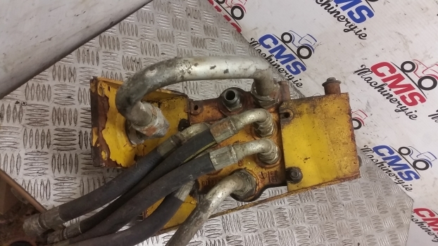 Massey Ferguson 50b Hydraulic Distribution Valve Assembly D100842 - Гідравлічний клапан в категорії Екскаватори-навантажувачі: фото 5 Massey Ferguson 50b Hydraulic Distribution Valve Assembly D100842 - Гідравлічний клапан в категорії Екскаватори-навантажувачі: фото 5