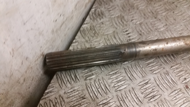 Massey Ferguson 6150, 6160 Front Axle Drive Shaft Left 3764047m91 - Піввісь в категорії Трактори: фото 2 Massey Ferguson 6150, 6160 Front Axle Drive Shaft Left 3764047m91 - Піввісь в категорії Трактори: фото 2