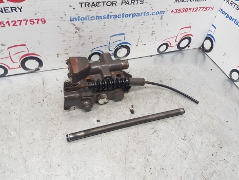 Massey Ferguson 690, 698, 699 Lift Cover Hydraulic Selector Valve - Гідравлічний клапан в категорії Трактори: фото 1 Massey Ferguson 690, 698, 699 Lift Cover Hydraulic Selector Valve - Гідравлічний клапан в категорії Трактори: фото 1