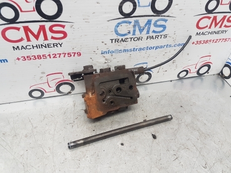 Massey Ferguson 690, 698, 699 Lift Cover Hydraulic Selector Valve - Гідравлічний клапан в категорії Трактори: фото 3 Massey Ferguson 690, 698, 699 Lift Cover Hydraulic Selector Valve - Гідравлічний клапан в категорії Трактори: фото 3