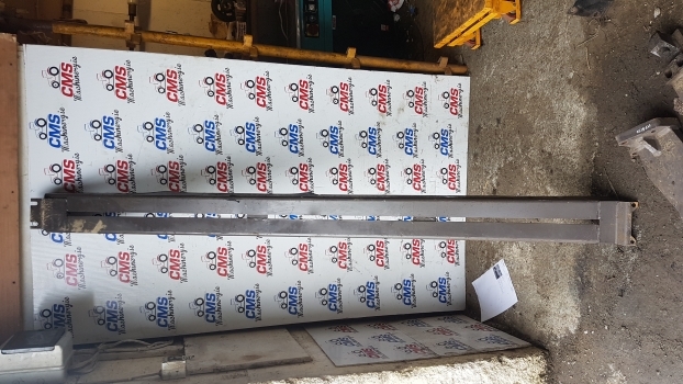 Massey Ferguson 8140,8150 Or 8160 4 Wheel Drive Shaft Cover 3712089m91 - Піввісь в категорії Трактори: фото 1 Massey Ferguson 8140,8150 Or 8160 4 Wheel Drive Shaft Cover 3712089m91 - Піввісь в категорії Трактори: фото 1