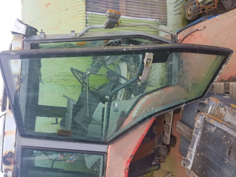 Двері та запчастини Massey Ferguson 8150, 6100, 8100, 8200 Cab Door Rhs 3902120m91, 3902124m1: фото 1