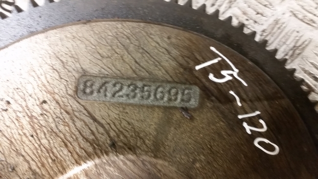 New Holland T5. 100, 110, 120 Engine Flywheel And Ring Gear 47808010, 84235695 - Маховик в категорії Трактори: фото 2 New Holland T5. 100, 110, 120 Engine Flywheel And Ring Gear 47808010, 84235695 - Маховик в категорії Трактори: фото 2