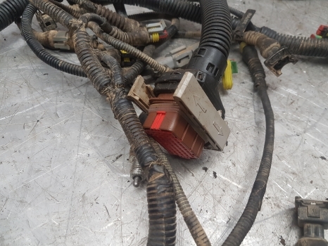 Кабелі/ Дроти в категорії Трактори New Holland T5.95, T5.105, T5.115 Transmission Back End Wiring Loom 47398405: фото 9