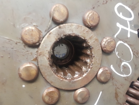 New Holland T6000, T7, T7000 T6070 Engine Flywheel Complete 87300081; 87300082 - Маховик в категорії Трактори: фото 2 New Holland T6000, T7, T7000 T6070 Engine Flywheel Complete 87300081; 87300082 - Маховик в категорії Трактори: фото 2