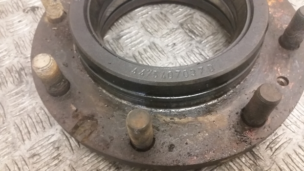 Same, Lamborghini Deutz Agrotron 150 Mk3 Front Axle Hub 04415114, 4475407037 - Маточина в категорії Трактори: фото 5 Same, Lamborghini Deutz Agrotron 150 Mk3 Front Axle Hub 04415114, 4475407037 - Маточина в категорії Трактори: фото 5