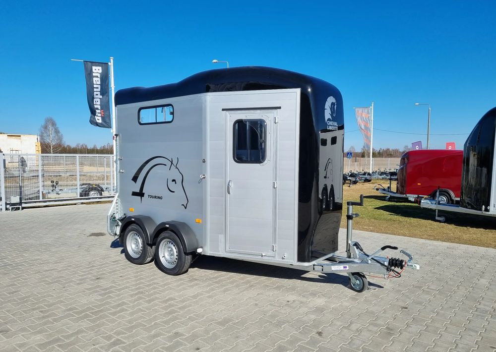 CHEVAL LIBERTÉ Touring Country + siodlarnia | przyczepa dla dwóch koni z rampą z przodu | 2000 kg DMC - Причіп коневоз: фото 1 CHEVAL LIBERTÉ Touring Country + siodlarnia | przyczepa dla dwóch koni z rampą z przodu | 2000 kg DMC - Причіп коневоз: фото 1