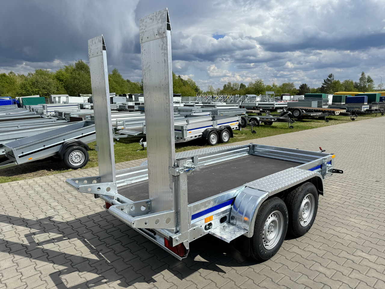 Новий Причіп для перевезення спецтехніки Wiola B2730 GVW 2700 kg machine transporter mini excavator 292x142 cm: фото 6 Новий Причіп для перевезення спецтехніки Wiola B2730 GVW 2700 kg machine transporter mini excavator 292x142 cm: фото 6