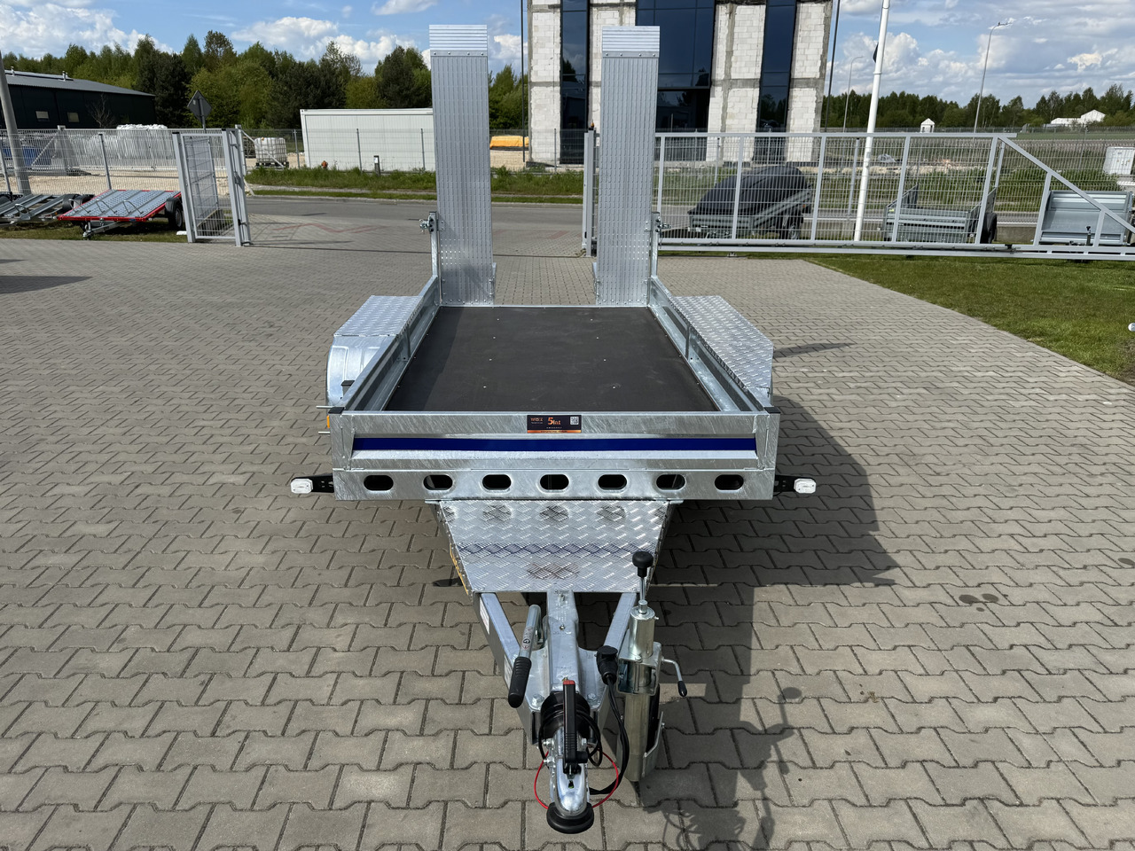 Wiola B2730 GVW 2700 kg machine transporter mini excavator 292x142 cm - Причіп для перевезення спецтехніки: фото 4 Wiola B2730 GVW 2700 kg machine transporter mini excavator 292x142 cm - Причіп для перевезення спецтехніки: фото 4