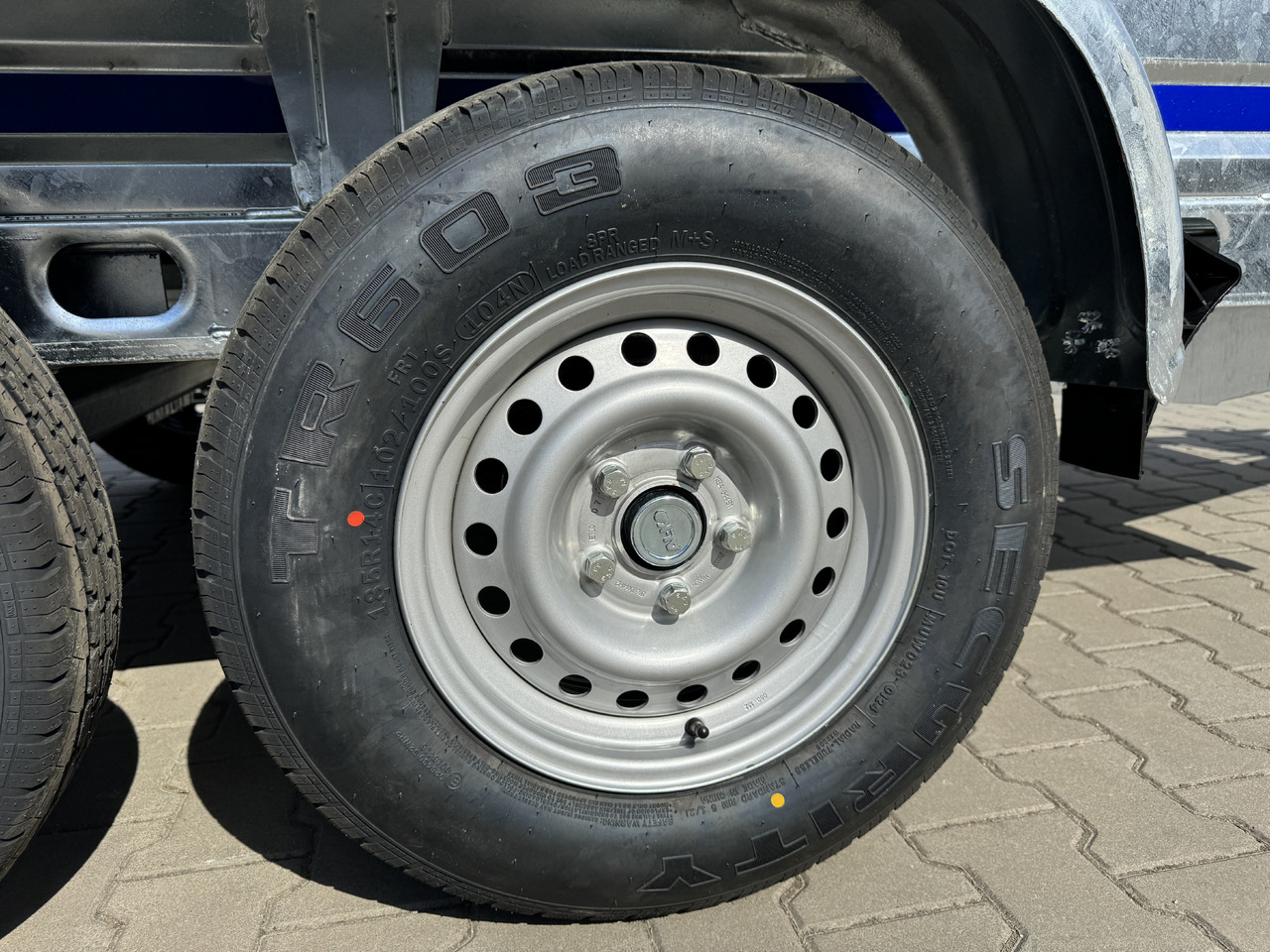 Новий Причіп для перевезення спецтехніки Wiola B2730 GVW 2700 kg machine transporter mini excavator 292x142 cm: фото 20 Новий Причіп для перевезення спецтехніки Wiola B2730 GVW 2700 kg machine transporter mini excavator 292x142 cm: фото 20