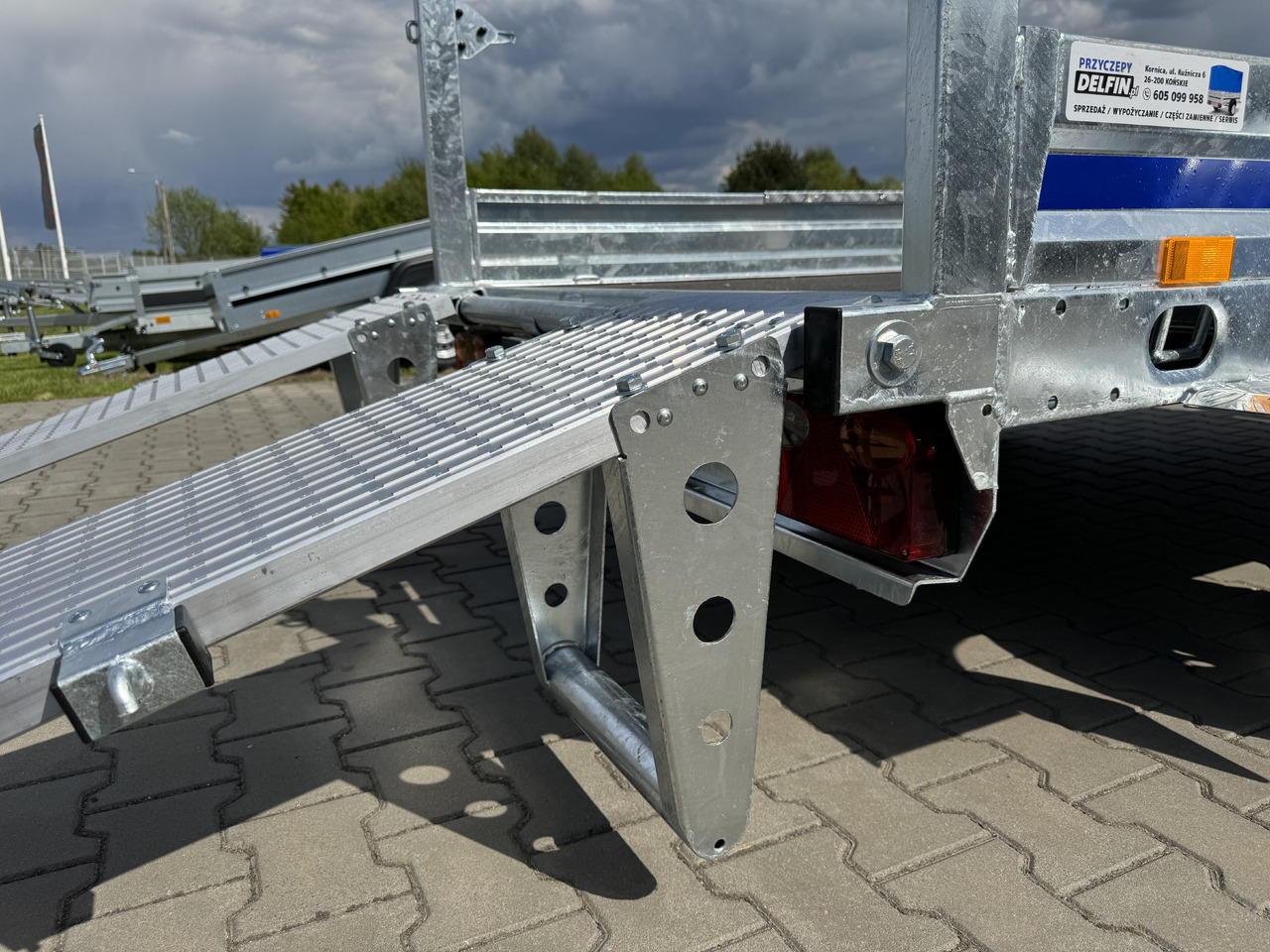 Новий Причіп для перевезення спецтехніки Wiola B2730 GVW 2700 kg machine transporter mini excavator 292x142 cm: фото 16 Новий Причіп для перевезення спецтехніки Wiola B2730 GVW 2700 kg machine transporter mini excavator 292x142 cm: фото 16