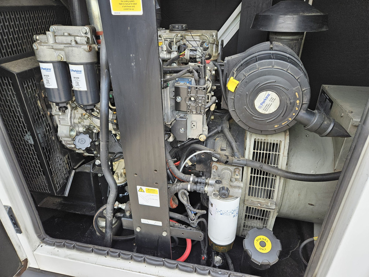 HGI 100KVA PERKINS GENERATOR DIESEL SILENT RENTAL SPECIFICATION HGI 100KVA PERKINS GENERATOR DIESEL SILENT RENTAL SPECIFICATION - Електричний генератор: фото 4 HGI 100KVA PERKINS GENERATOR DIESEL SILENT RENTAL SPECIFICATION HGI 100KVA PERKINS GENERATOR DIESEL SILENT RENTAL SPECIFICATION - Електричний генератор: фото 4